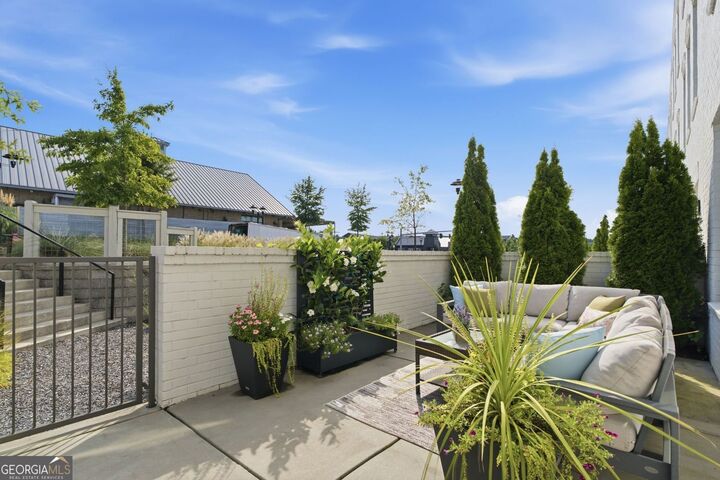 Property Photo: 6905 Viridian Alley GA 30005