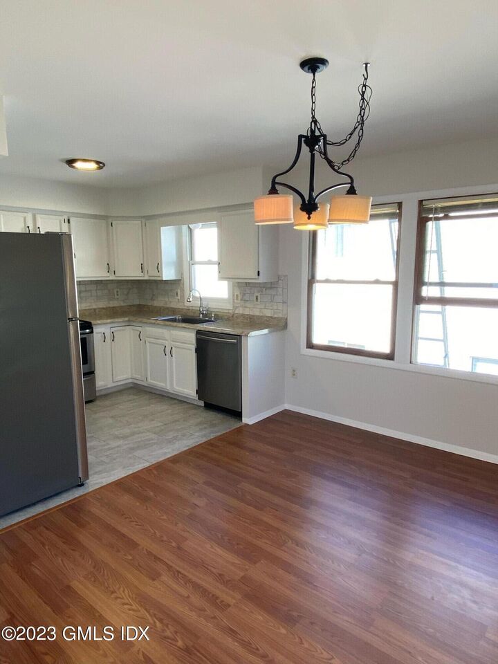 Property Photo:  8 Booth Court B  CT 06830 