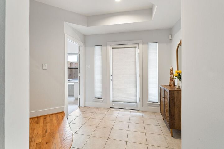 Property Photo:  5020 Darling Street  TX 77007 