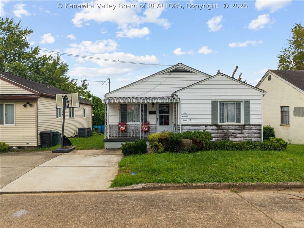 Property Photo:  108 Kanawha Avenue  WV 25143 