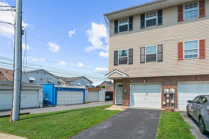 Property Photo:  813 E Gordon Street  PA 18109 