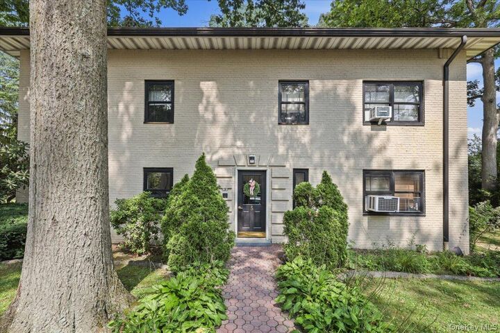 Property Photo:  5 Whitehall Road 1L  NY 10709 