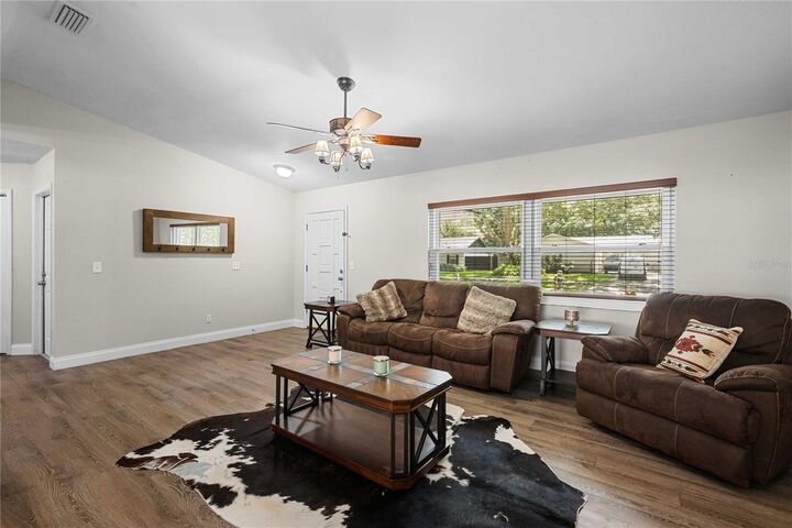 Property Photo: 2423 Forrest Crest Cir FL 33549