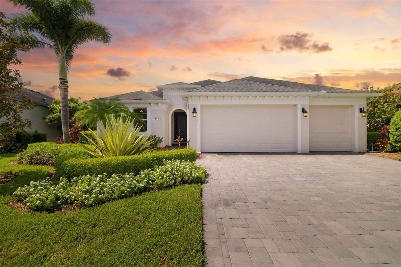 Property Photo: 332 Chantilly Trail FL 34212