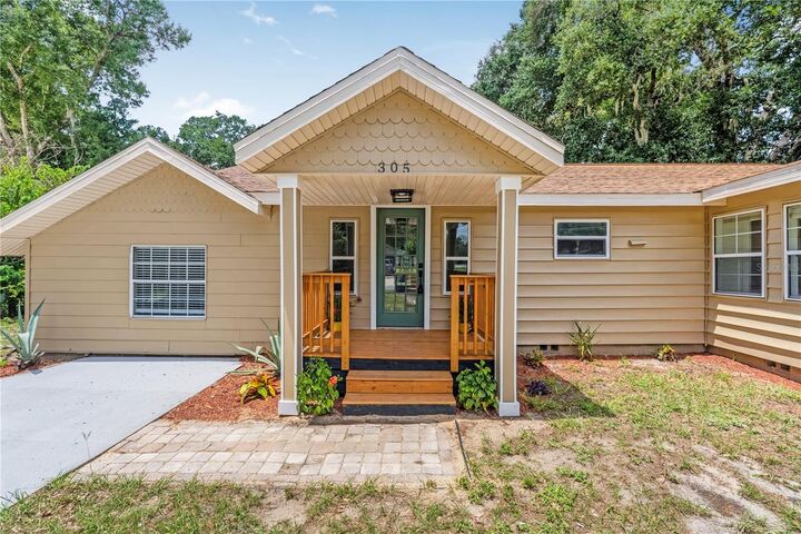 Property Photo:  305 S Rossiter Street  FL 32757 
