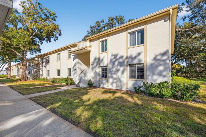 Property Photo:  219 Palmetto Court 219  FL 34677 
