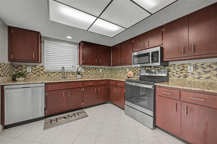 Property Photo: 7800 Fairlawn Drive FL 34667