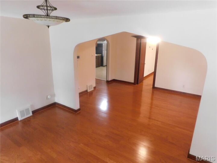 Property Photo:  2904 Maywood Avenue  MO 63121 