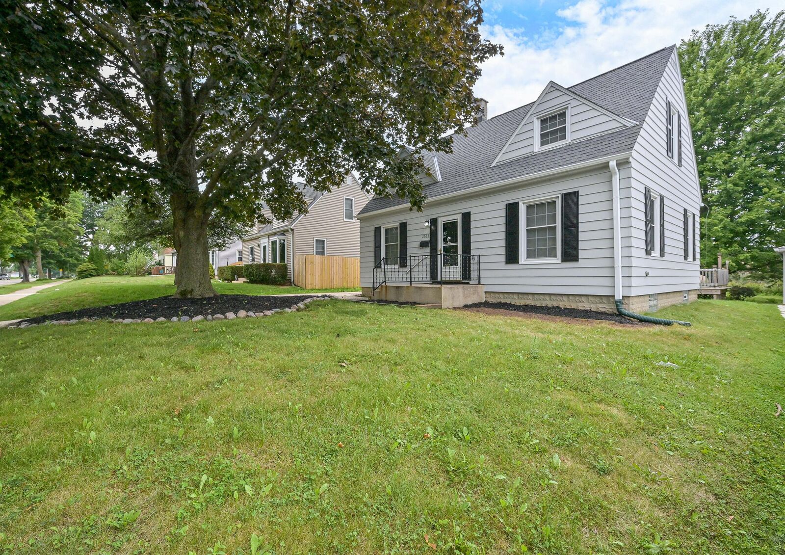 Property Photo:  2563 S 99th St  WI 53227 