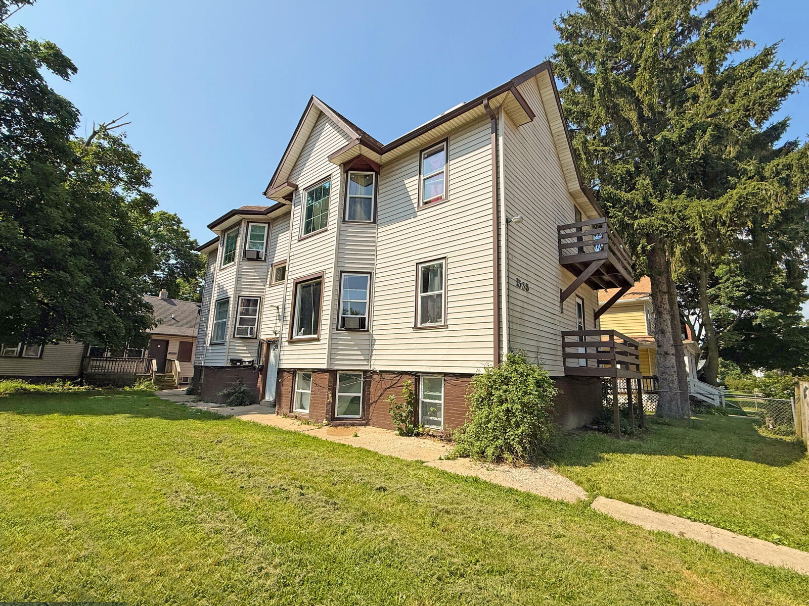 Property Photo:  1533 Winslow St  WI 53404 