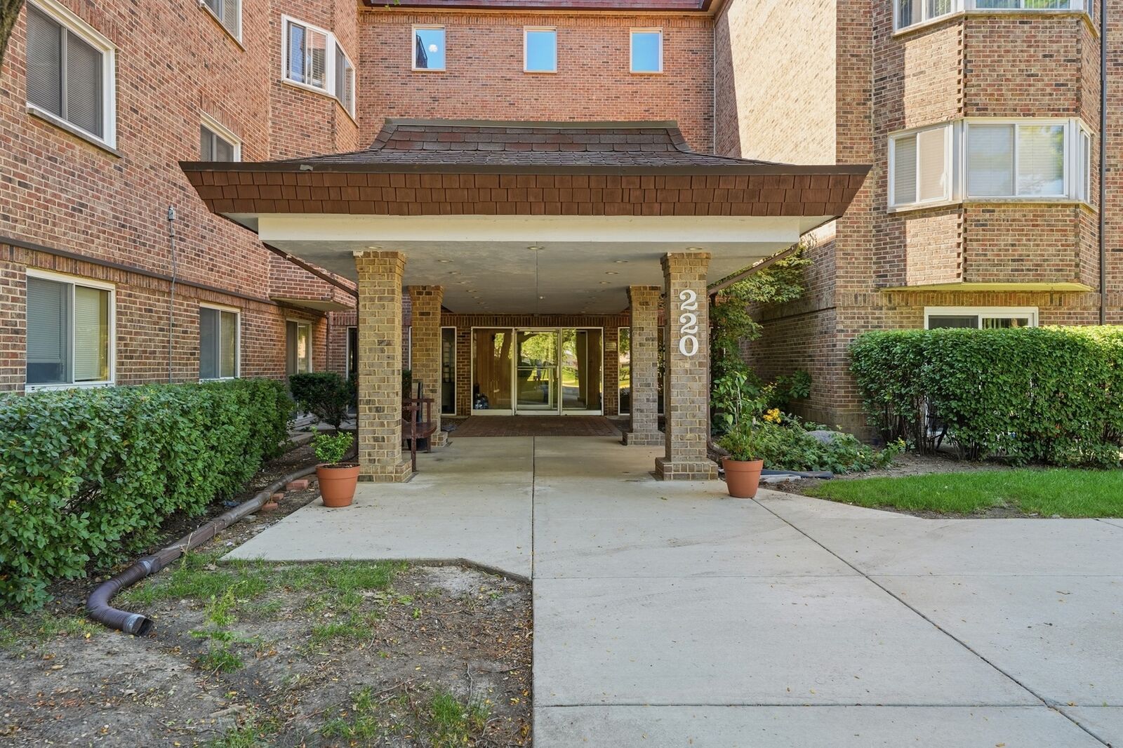 Property Photo: 220 S Roselle Road 524 IL 60193