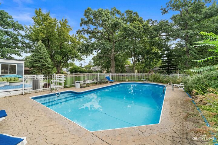 Property Photo: 21 Partridge Square IL 60543