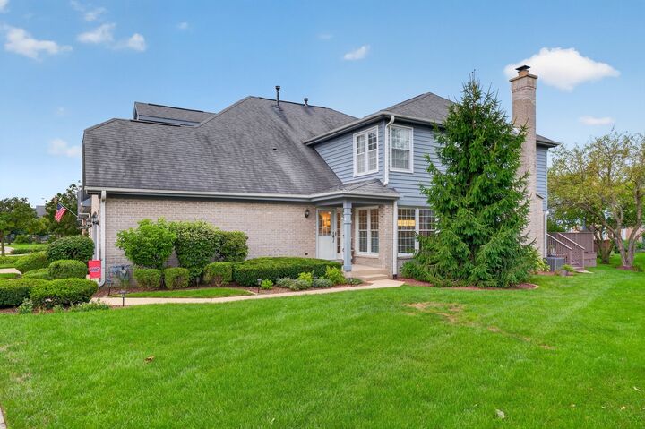 Property Photo: 262 Benton Lane IL 60108