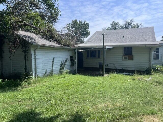 Property Photo:  808 W College Street  IL 62901 