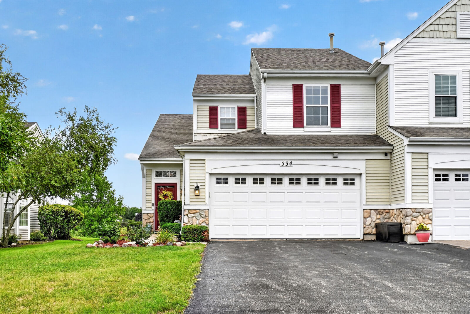 Property Photo: 534 Pinebrook Drive IL 60490
