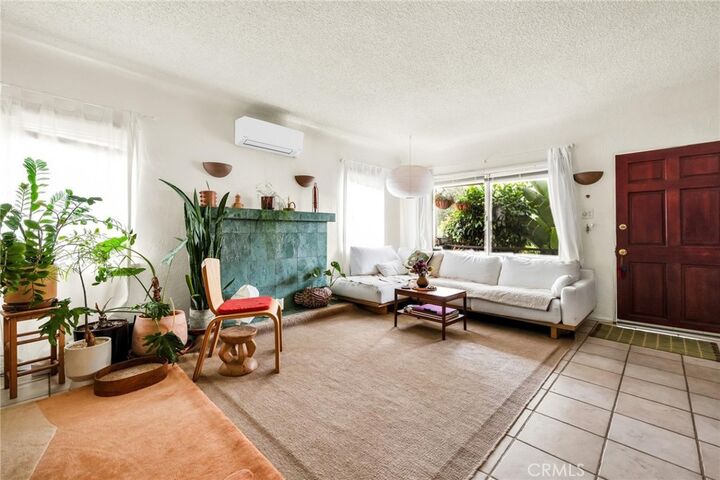 Property Photo:  3185 Perlita Avenue  CA 90039 