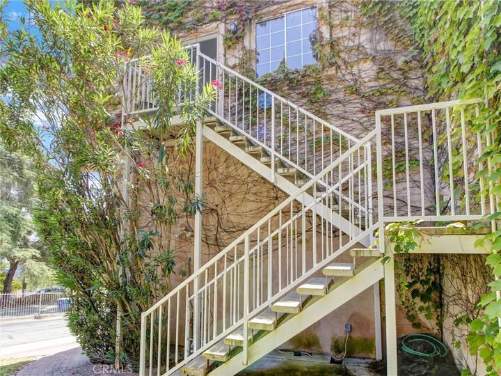 Property Photo: 3207 Kenneth Drive CA 90032