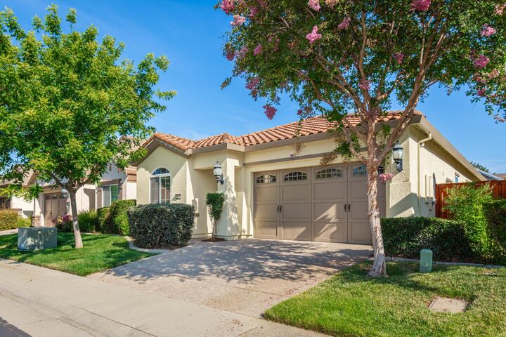 Property Photo:  2089 Thornecroft Lane  CA 95747 