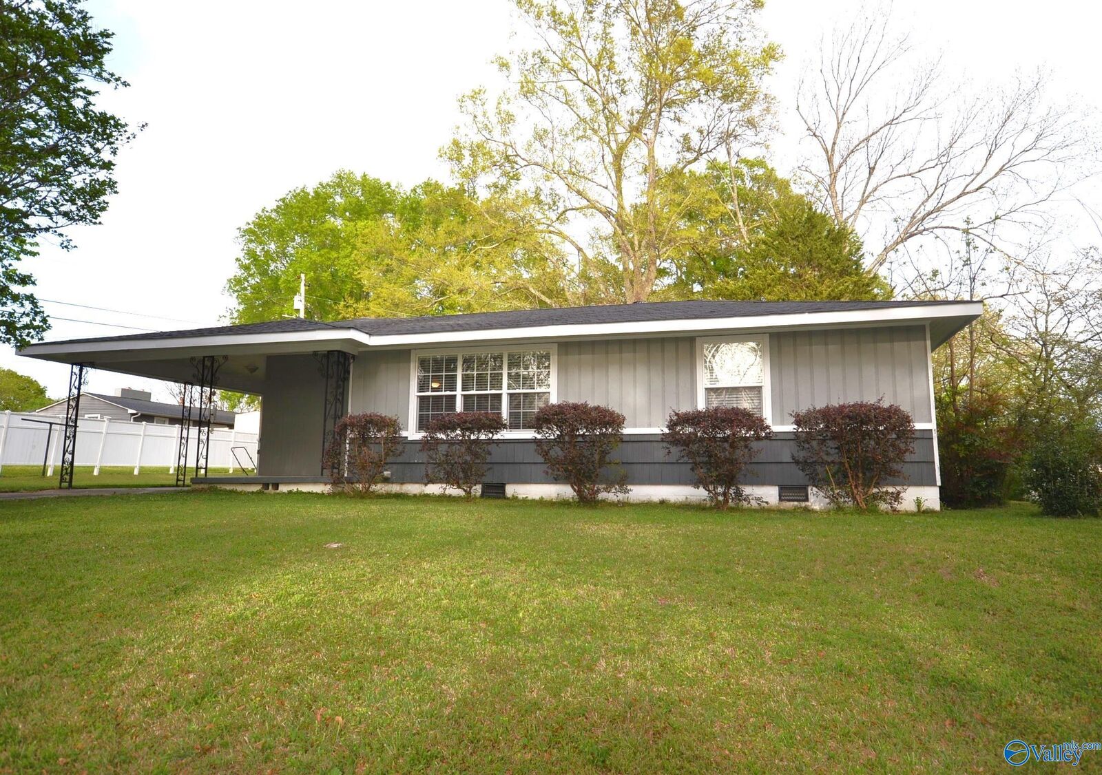 Property Photo:  1006 Avenue F  AL 35055 