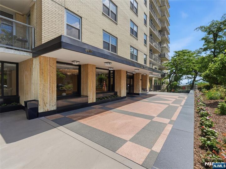 Property Photo:  6600 Boulevard E 19H  NJ 07093 