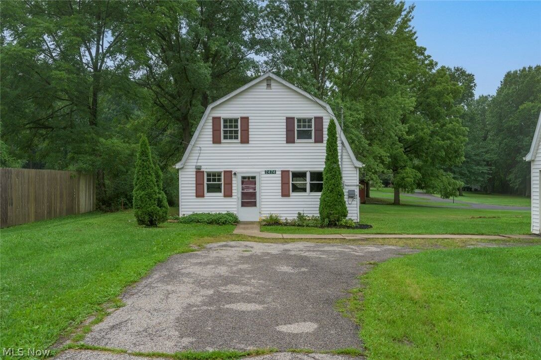 Property Photo: 2474 Cadwallader Sonk Road OH 44410