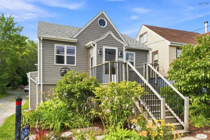 1546 St Margarets Bay Road — photo 1