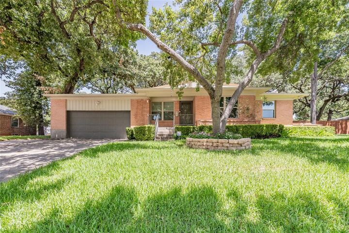Property Photo: 1233 Fair Oaks Drive TX 75060