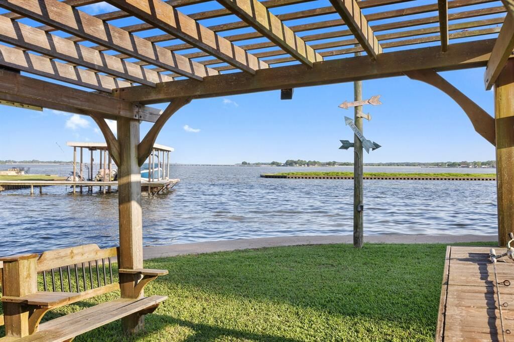 Property Photo: 1035 Holiday Circle TX 75143