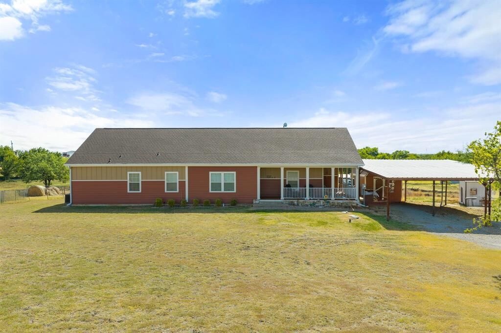 Property Photo:  737 Bunk House Drive  TX 76084 