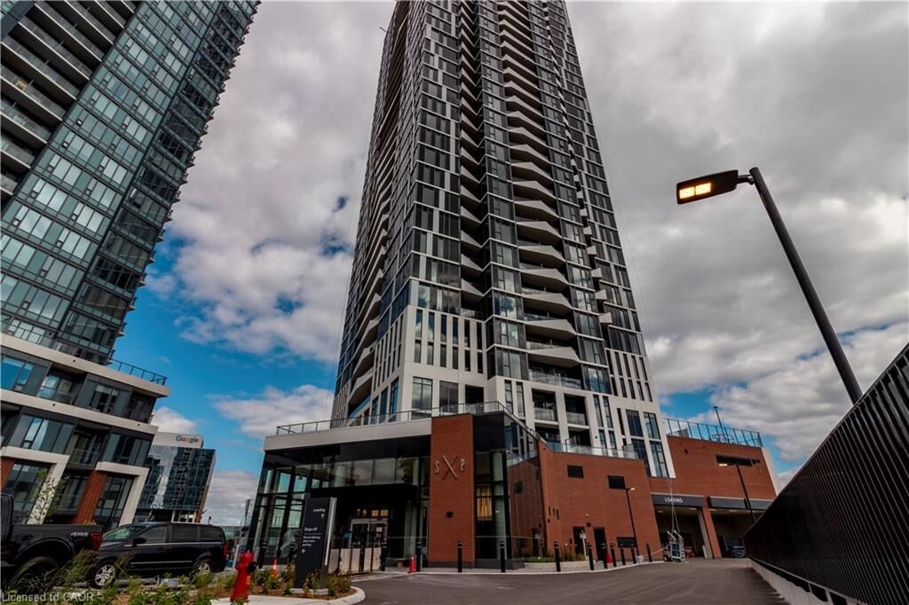 Property Photo:  25 Wellington Street S 914  ON N2G 0G5 