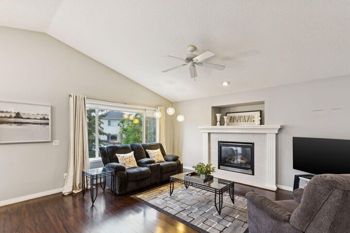 Property Photo: 21 Covehaven Gardens NE AB T3K 5W3