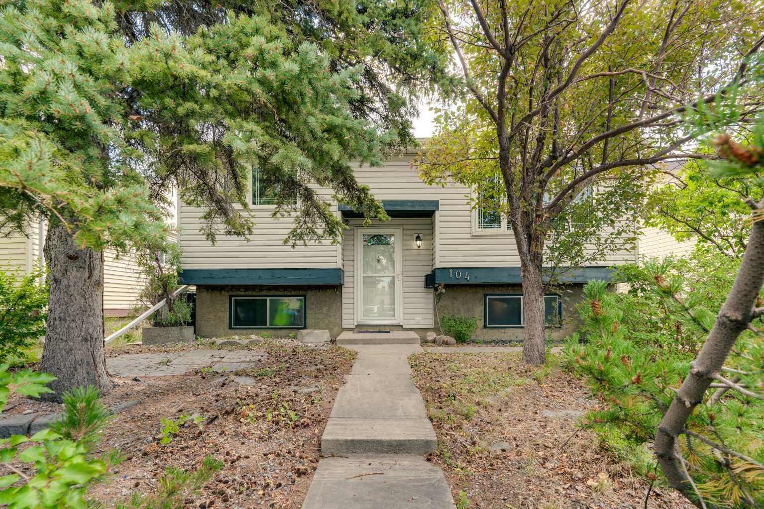 Property Photo:  104 Falsby Way NE  AB T3J 1C4 