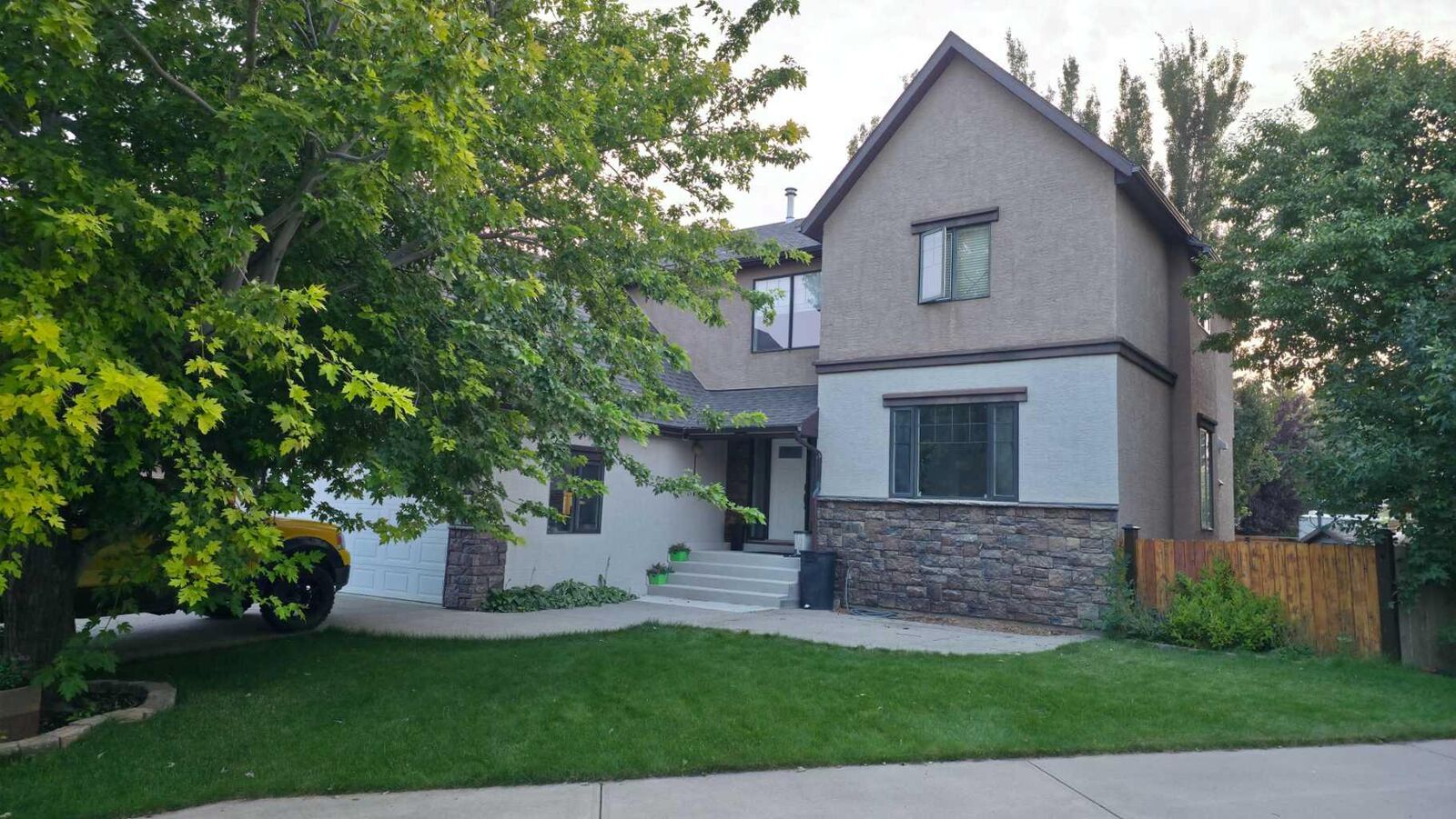 Property Photo: 419 Kenex Place AB T0L 1S0