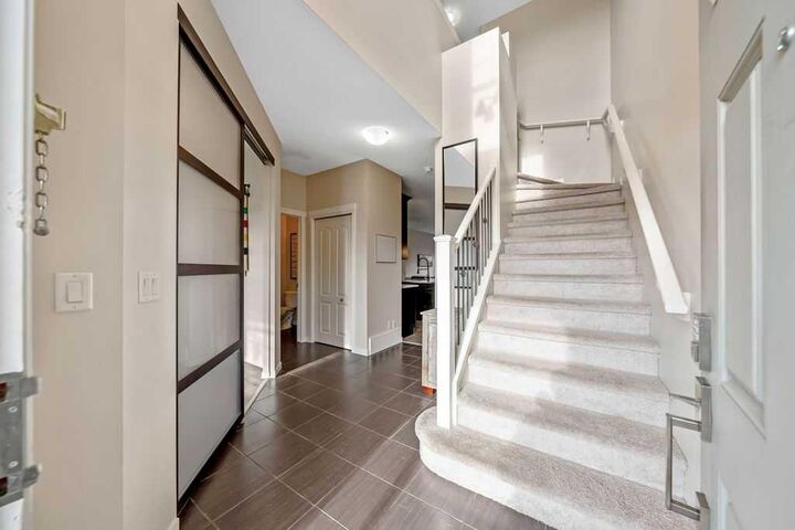 Property Photo:  132 Evansborough Way NW  AB T3P 1B1 