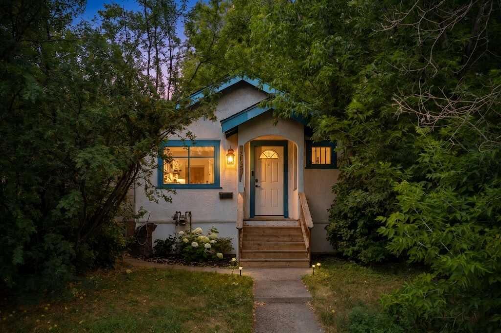 Property Photo:  2115 14 Street SW  AB T2T 3T2 