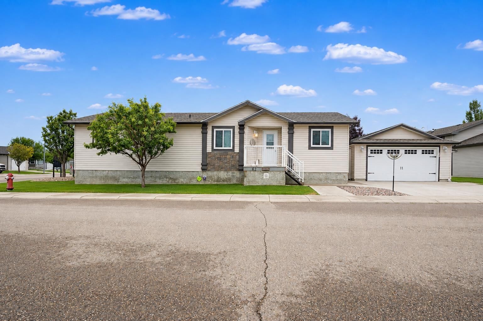 Property Photo:  62 Timothy Way SE  AB T1B 0M7 