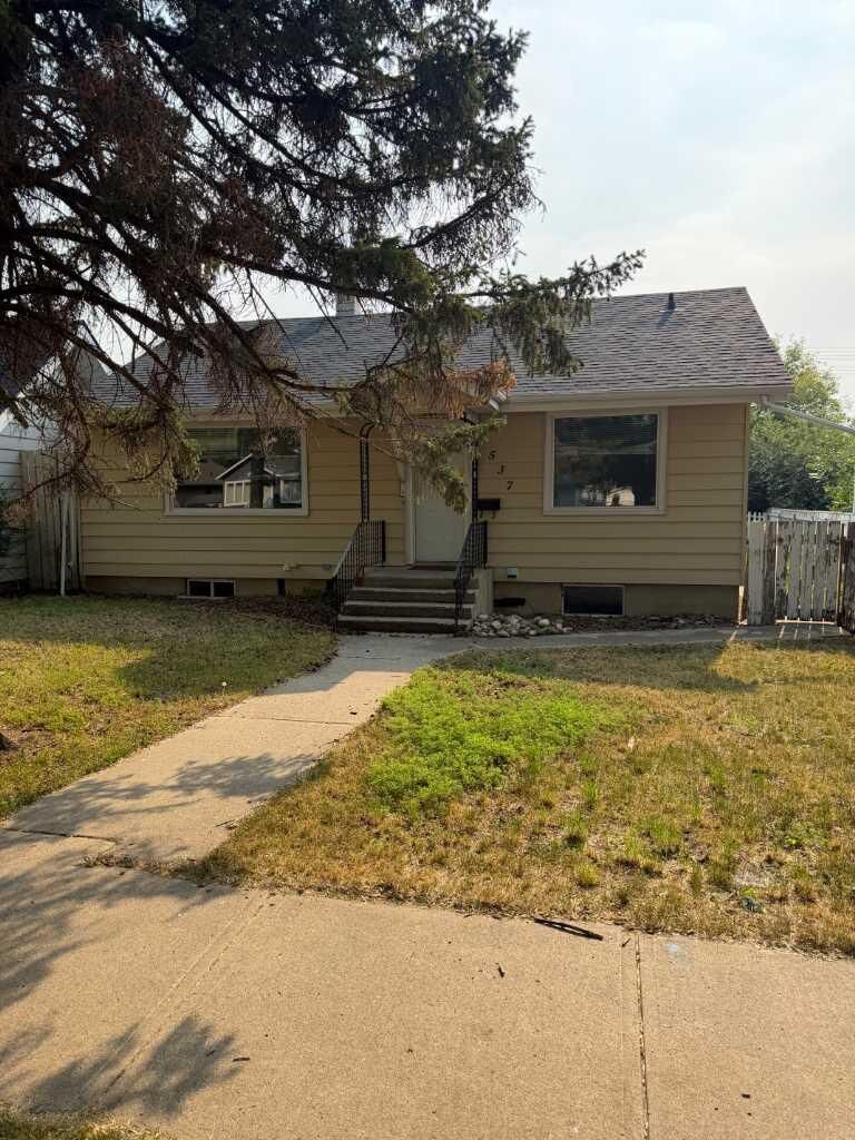 Property Photo:  537 12C Street N  AB T1H 2N4 