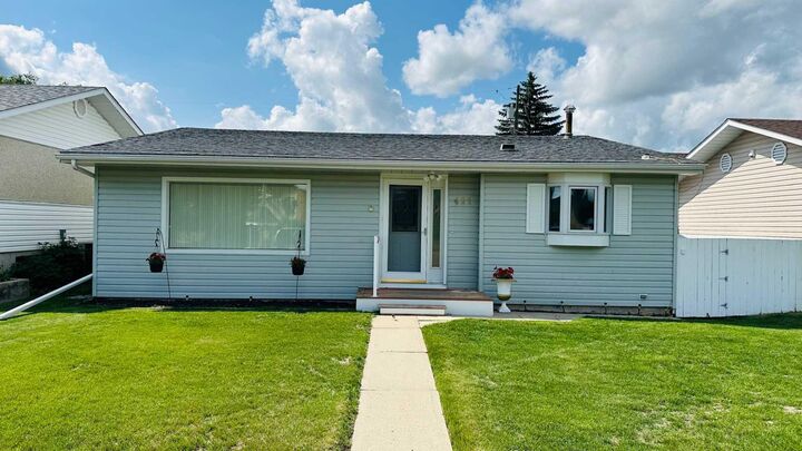 Property Photo: 411 12 Street East AB T0J 0Y5
