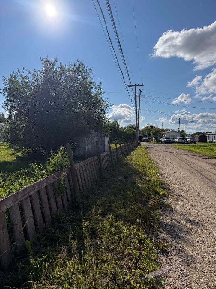 Property Photo:  9935 101 Street  AB T0H 3S0 