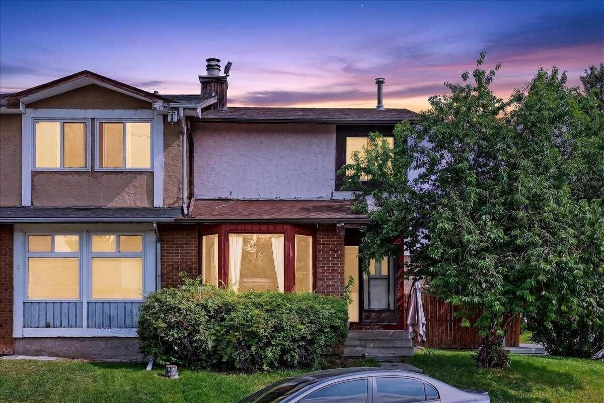 Property Photo:  672 Whiteridge Way NE  AB T1Y 4S9 