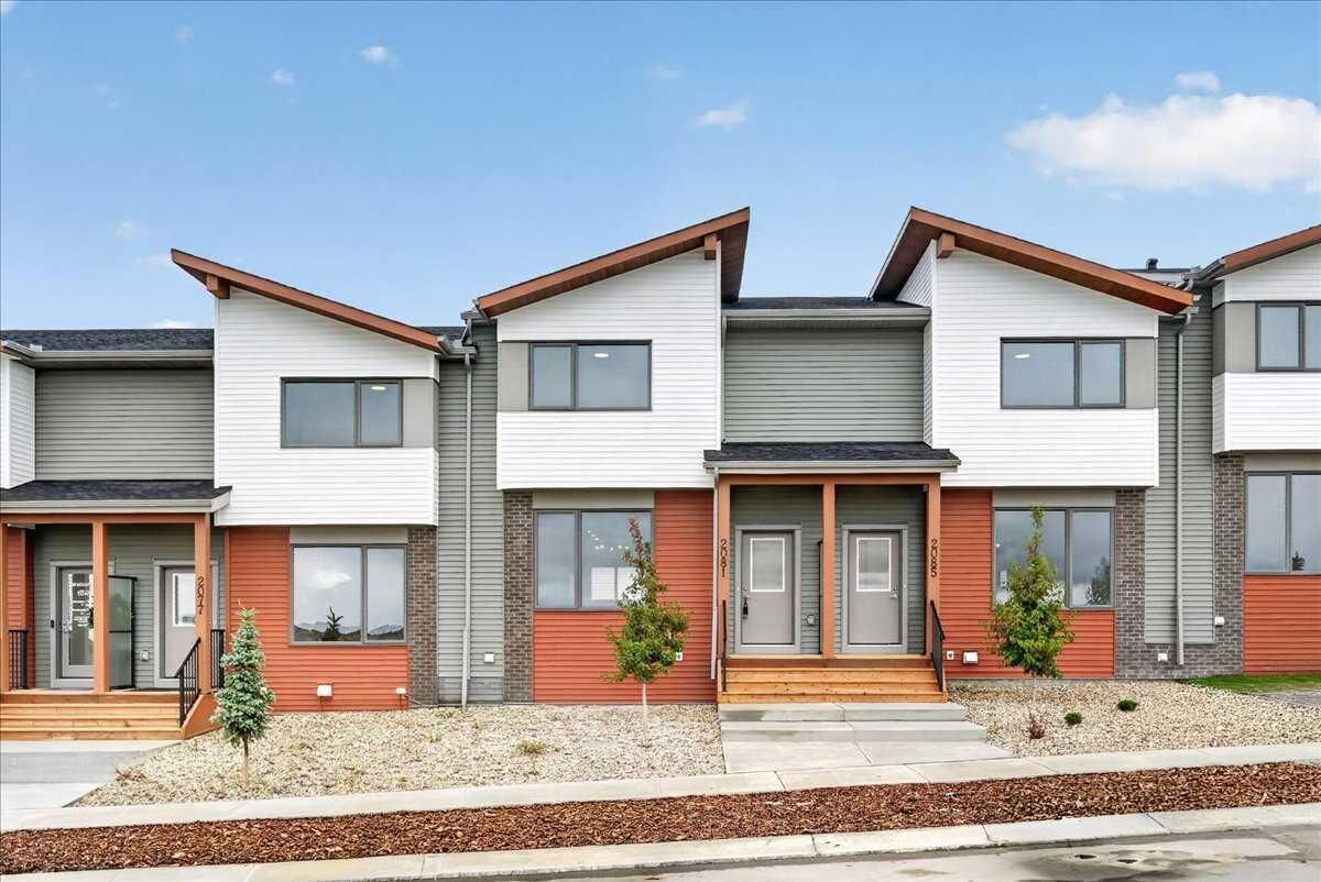 Property Photo: 2081 Vantage Way SW AB T4B 5Y5