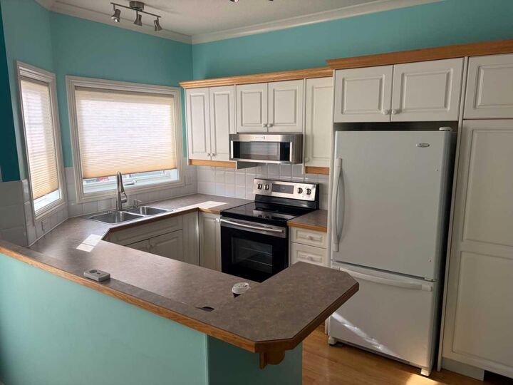 Property Photo: 7 Lineham Avenue 101 AB T1S 1Z3