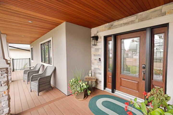Property Photo: 911 2 Avenue W AB T1R 0B7