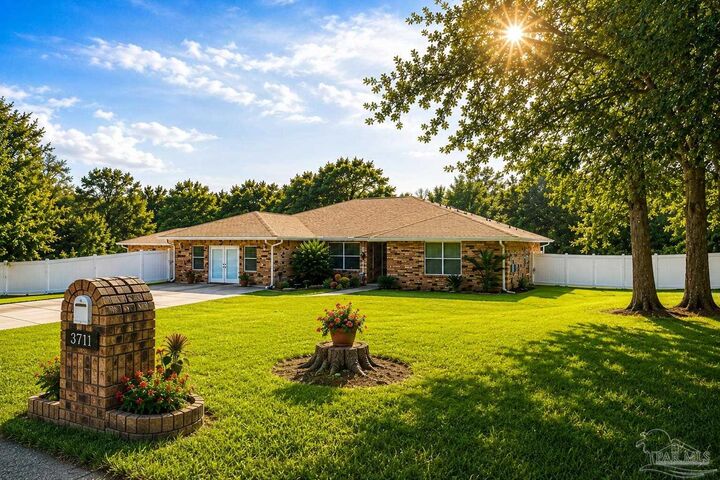 Property Photo:  1137 Oak Ridge Trl  FL 32533 