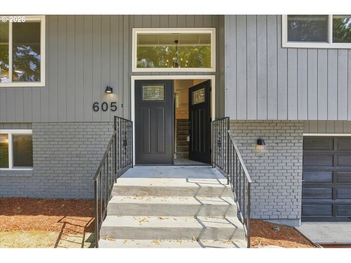 Property Photo: 605 NE 8th Ave WA 98604