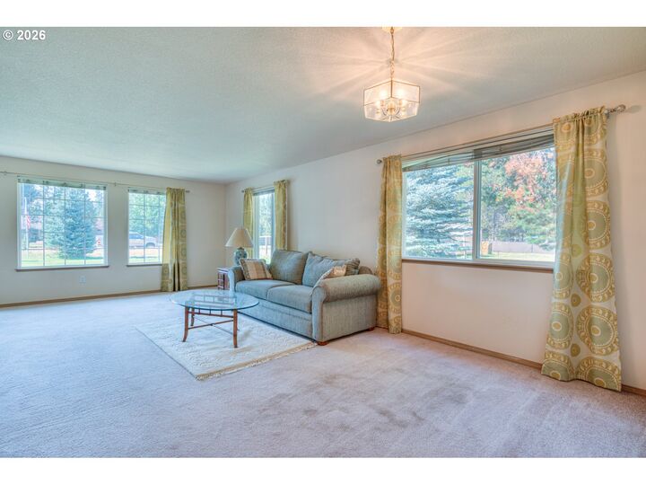 Property Photo: 17284 Kingfisher Dr OR 97707