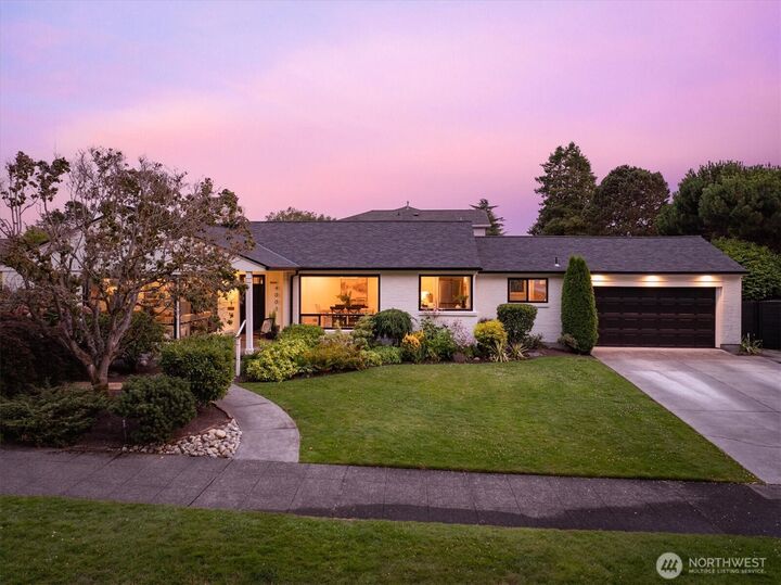 Property Photo: 4003 W Armour Street WA 98199