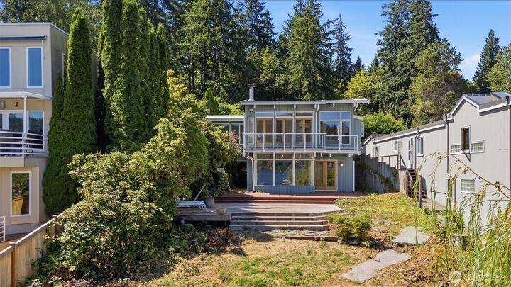 Property Photo: 2618 W Lake Sammamish Parkway NE WA 98052