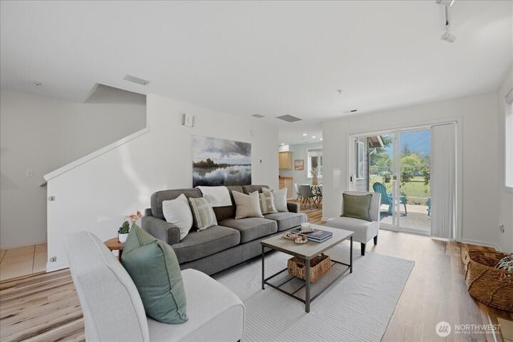 Property Photo: 321 SE Orchard Dr. 13 WA 98045
