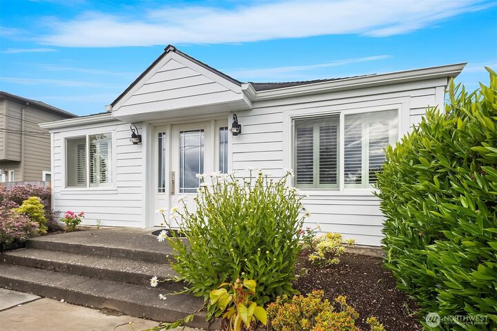 Property Photo: 103 8th Avenue S WA 98020